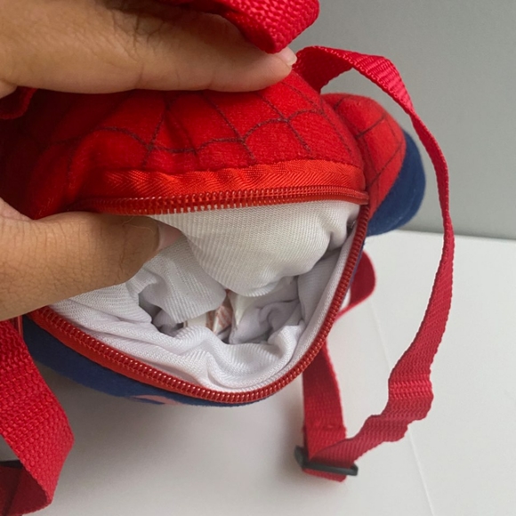 Spiderman plush backpack.approximately 18.5 inches in length - Picture 3 of 3